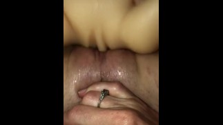 POV Lesbian Tribbing / Scissoring Fantasy: Le mari convainc sa femme d’essayer de broyer avec une autre chatte
