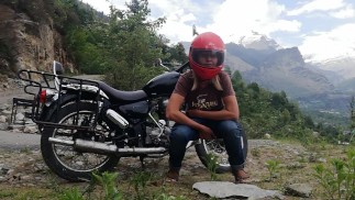 Затормозил на дороге, чтобы пописать возле своего велосипеда - 1080HD Angel Fowler