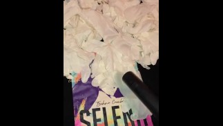 Пылесос всасывает 100 латексных перчаток, затем мои рубашки 🥵🤤