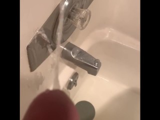 BIG DICK PISSING IN THE TUB AND FLOOR PEEING PEE WATERSPORTS HD