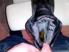 I piss in stepsisters boots