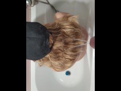 СПУСТИЛ МОЧУ НА ВОЛОСЫ  БЛОНДИНКИ - Screenshot 15 of 16 - Pee On Hairy