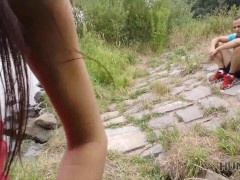 HUNT4K Un étalon en colère contre de l'argent permet au chasseur de baiser sa mince petite amie