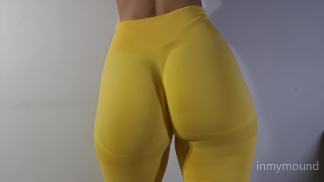 My Camel Toe in a Yellow Gym Leggings