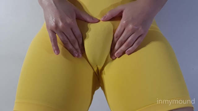 My Camel Toe in a Yellow Gym Leggings
