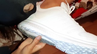 Лизать кроссовки после улицы, фут-фетиш - IkaSmokS