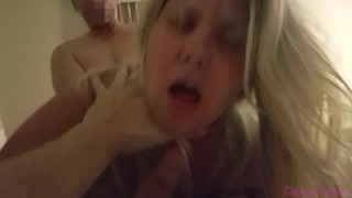 Trio anal - Copine aux gros seins partagée et orgasmes sur une grosse bite - Chelsea Stevens
