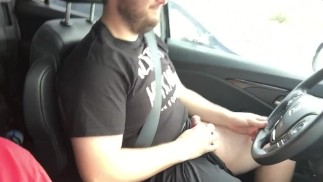 Раздача медвежьей дороги возле карнавала на площади Ридженси