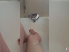 Bathtime Footplay - Screenshot 2 of 16 - Footfetish