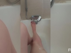 Bathtime Footplay - Screenshot 3 of 16 - Toes