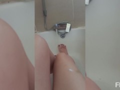 Bathtime Footplay - Screenshot 7 of 16 - Footfetish