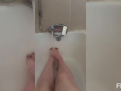 Bathtime Footplay - Screenshot 8 of 16 - Toes