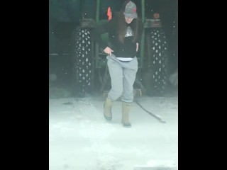 Мочиться.. Надо идти