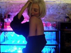 Сексуальная барменша отсосала член последнего гостя в туалете - Screenshot 4 of 16 - Sexy Tattooed Girl