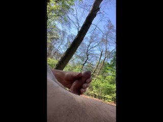 Riskantes abspritzen auf Öffentlicher Park Bank