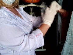 Suddenly cummed on the nurse while taking the sperm analysis