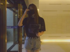 伪娘 穿超短裤在一楼大厅露出自慰，冲到一半把衣服都脱光（QAQ肚子肥肥的 - Screenshot 4 of 16 - Crossdresser