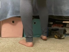 Watching her dirty feet as she folds laundry (footfetish) - glimpseofme