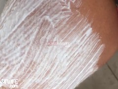 Kriss Hotwife Gilding Her Hairs On The Home Balcony