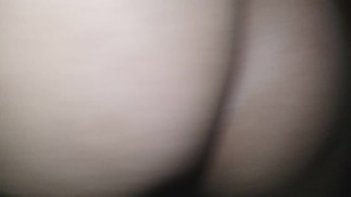 男孩一边抚摸自己，一边露出他的鸡巴和屁股，为我的须贺妈妈录制我