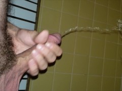 Guys can pee while hard! - Screenshot 14 of 16 - Piss Sex