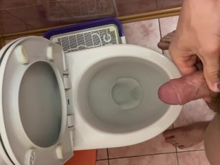 I’m pissing and taking a shower after sex with my bf