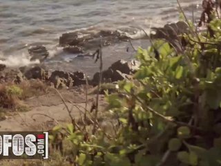 Mofos - Jordi El Nino Polla Helps Petite Piikara Out With Her Problem screenshot number 0
