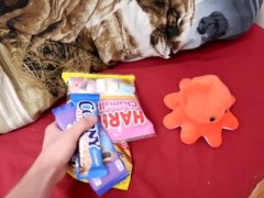 Video To cheer up my girlfriend, I had to give her sweets and a dick