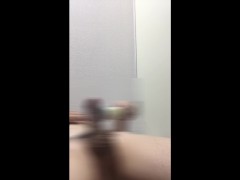 電マの振動に耐え切れず射精！