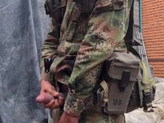 Mi novia me envio packs y no pude evitar jalarmela en el trabajo. Soldier colombian🤤💦🔥🇨🇴🇨🇴