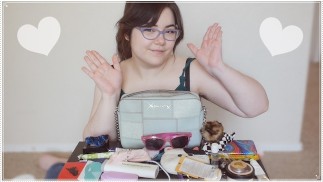 What's In My Purse? Nothing Interesting, But I Made A Video Anyway | VLOG