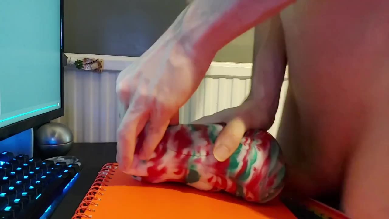 Femmy boy plays with Zoie Bad Dragon