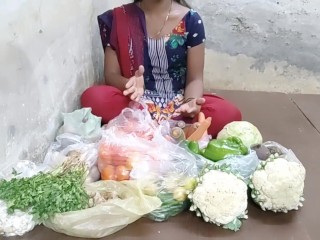 Chica India Vendiendo Sexo De Verduras Otras Personas
