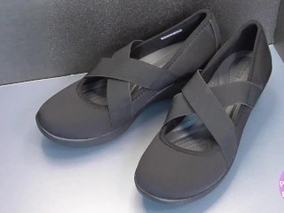 Fetichismo Del Calzado: Zapatos Deportivos De Color Marrón y Bukkake
