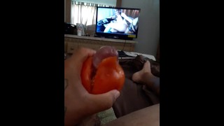 Nasty Legend déchire la tomate ouverte avec une délicieuse bite et une énorme éjaculation