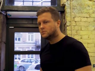 RIM4K Sexy bombshell uses her tongue on the relax mans anus