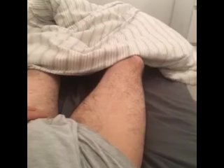 Вид на мужские ноги
