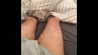 Мужские ноги от первого лица