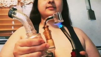 Arab BBW macht Purple Punch Dab