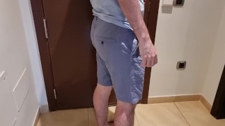Elle me chasse de la chambre, pour rencontrer un autre garçon, je reviens et elle me dit, en espagno