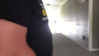 Быстрый рискованный отсасывание за дверью нашей квартиры