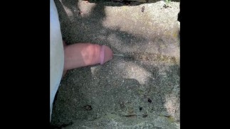 Pisse et sperme en public 