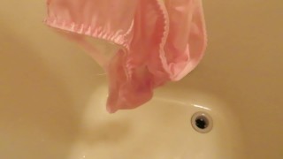 Piss-covered pink panties 小便ぶっかけ後のピンクのパンティー