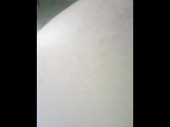 Что у меня в заднице? Смотрите! Чищу щеткой - Screenshot 16 of 16 - Cuckold