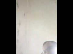 Что у меня в заднице? Смотрите! Чищу щеткой - Screenshot 3 of 16 - Tiny Dick