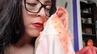 小便的 Covid 口罩和超级臭的内裤