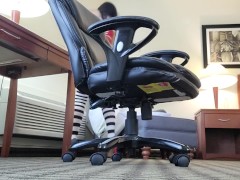 Office Piss - Screenshot 2 of 16 - Butt