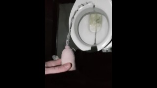 Pissing all over a Public Toilet 💦