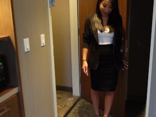 Bombshell Hotel Receptionist wants to give her patron FULL SERVICE by bouncing on his cock screenshot number 1