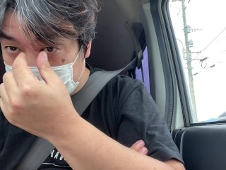 【后螺母清晰度】男人在车里聊天。